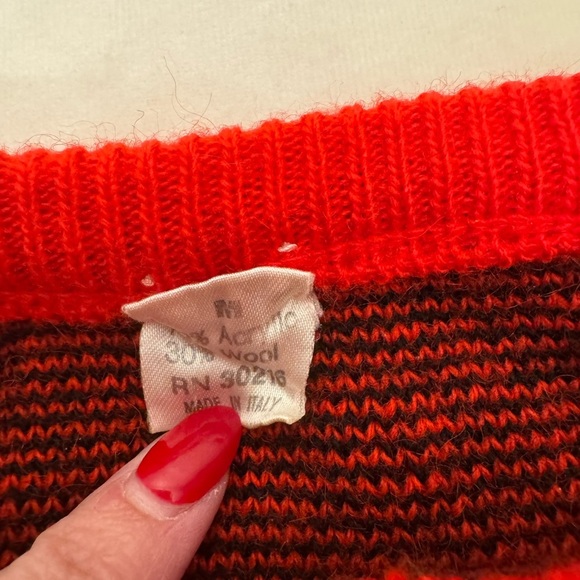 VINTAGE! Red and Black Wool Blend Patterned Skirt Set, sz M - Picture 11 of 13